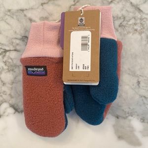 Patagonia baby mittens 3-6 months